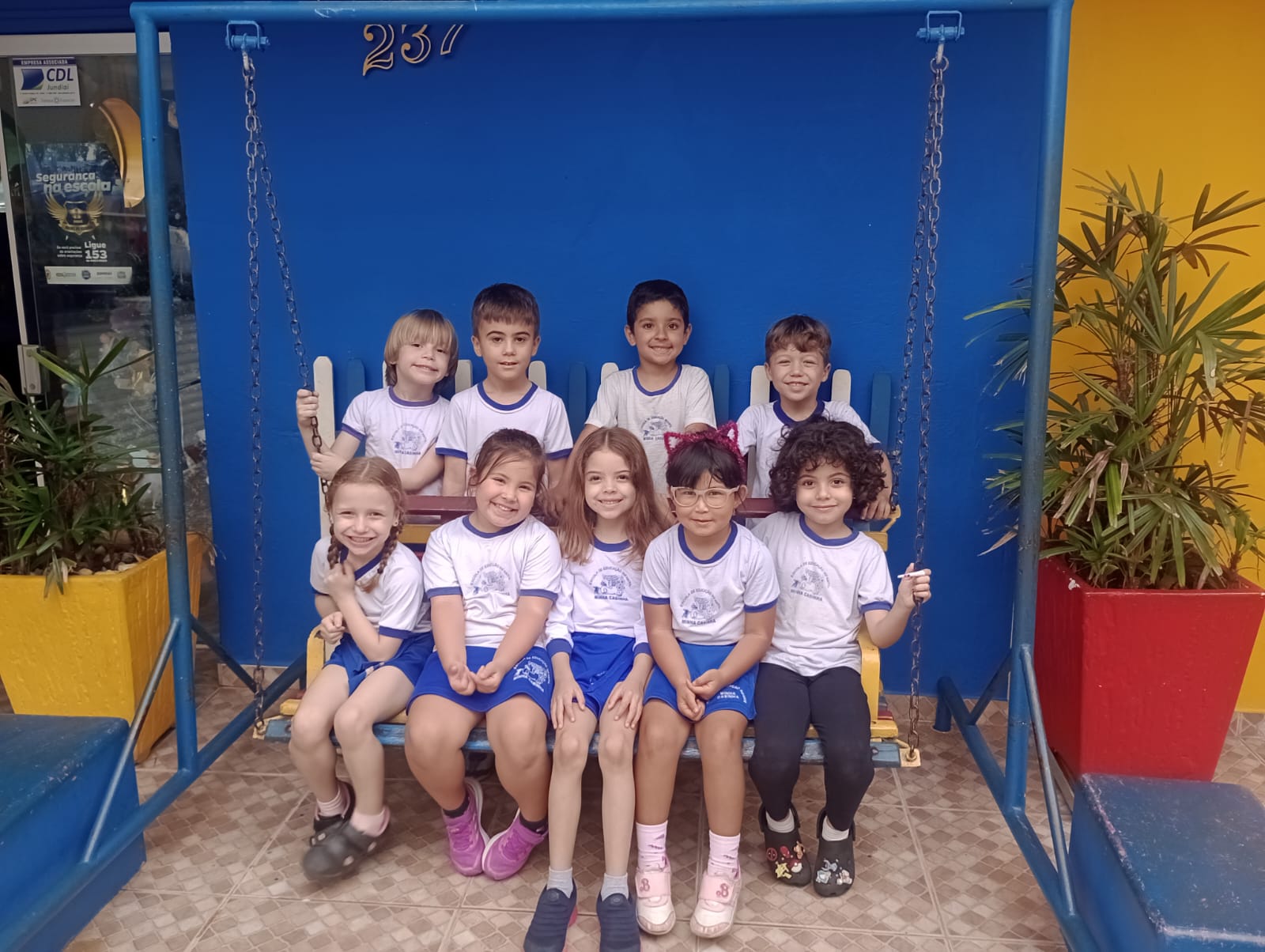Crianças felizes na escola